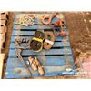 Image 1 : QUANTITY OF ASSORTED RIGGING EQUIPMENT