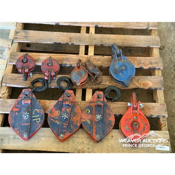 QUANTITY OF ASSORTED RIGGING PULLEYS
