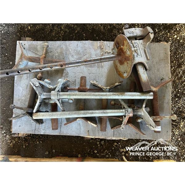 PIPE CRADLES & VISE