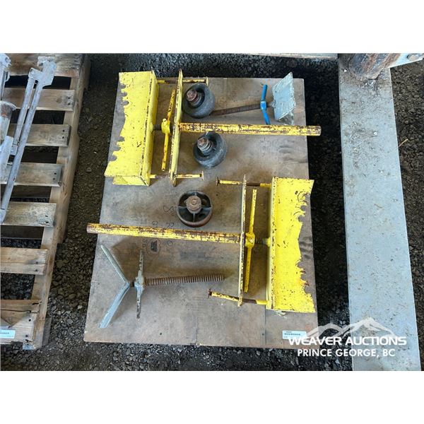 PIPE CRADLES