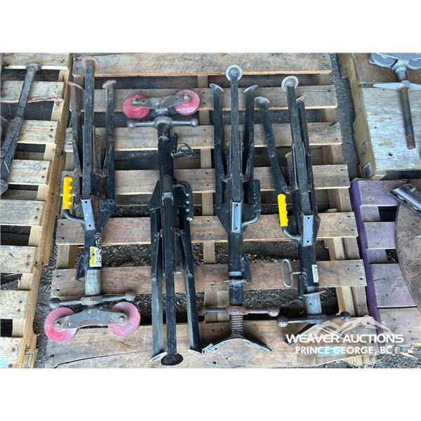 PIPE STANDS WITH ROLLER & V-HEAD