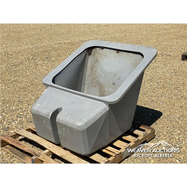 PLASTIC LIVESTOCK FEED TUB
