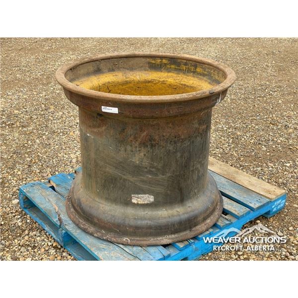 JOHN DEERE 748G STEEL RIM