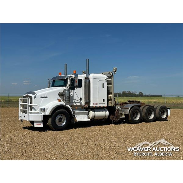 2005 KENWORTH T800 TRI DRIVE SLEEPER TRUCK TRACTOR