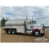Image 2 : 2001 PETERBILT 378 18,100 LITRE T/A FUEL TRUCK