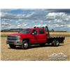 Image 1 : 2015 CHEVROLET 3500HD CREW CAB FLATBED TRUCK