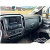 Image 9 : 2015 CHEVROLET 3500HD CREW CAB FLATBED TRUCK
