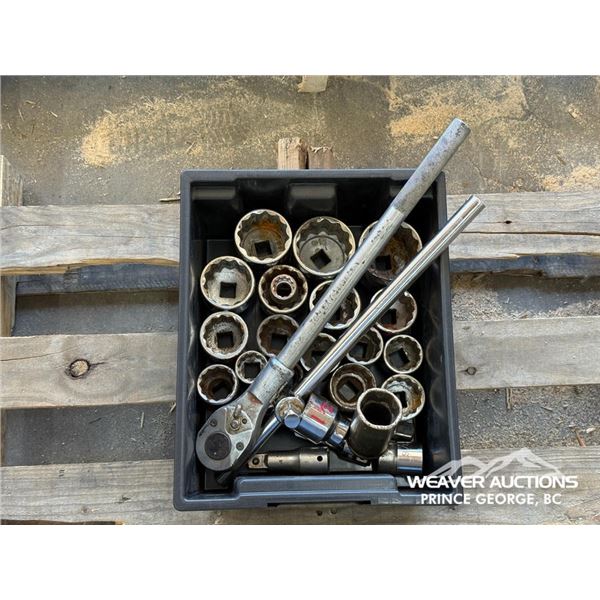 3/4 DRIVE RATCHET & SOCKETS