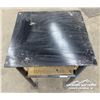 Image 3 : SHOP TABLE