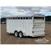 Image 4 : 2012 ROSEBURG 16 FT.  T/A  HORSE TRAILER