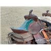 Image 8 : (4) WESTERN SADDLES W/ (1) STAND