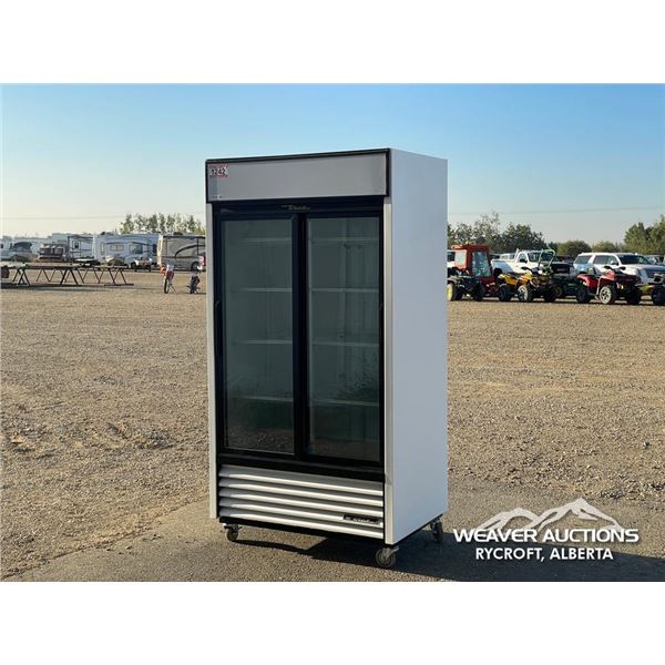 TRUE COMMERCIAL REFRIGERATOR