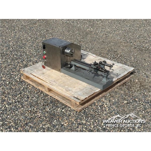 BENCHTOP LATHE
