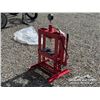 Image 3 : HYDRAULIC PRESS