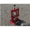 Image 4 : HYDRAULIC PRESS