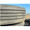 Image 8 : (4) MICHELIN 275/80R22.5 TIRES W/ ALUMINUM RIMS