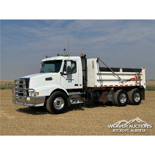 2008 VOLVO VHD T/A DUMP TRUCK