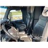 Image 10 : 2015 PETERBILT 567 T/A SLEEPER TRUCK