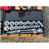 Image 8 : (2) PCE. 3/4 DRIVE SETS &  (2) BOTTLE JACKS