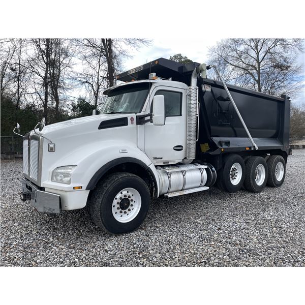 2017 KENWORTH T880 Dump Truck