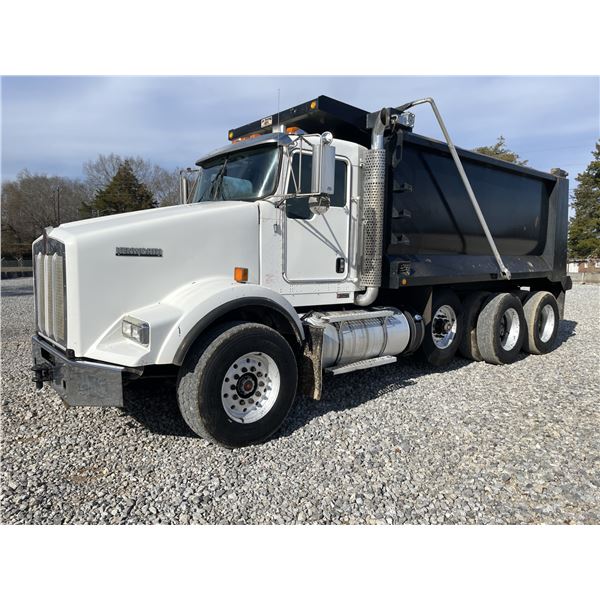 2015 KENWORTH T800 Dump Truck