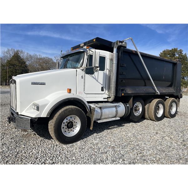 2015 KENWORTH T800 Dump Truck