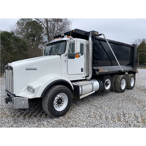 2015 KENWORTH T800 Dump Truck