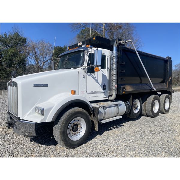 2015 KENWORTH T800 Dump Truck