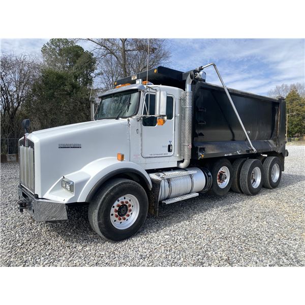 2015 KENWORTH T800 Dump Truck