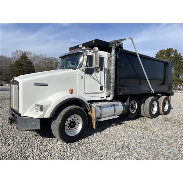 2015 KENWORTH T800 Dump Truck