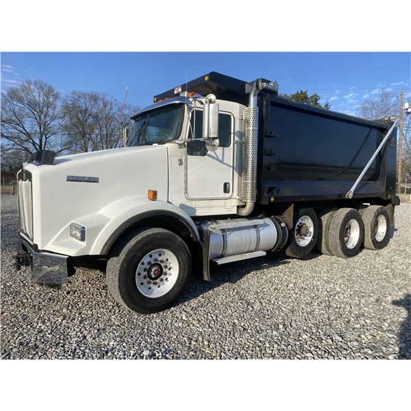 2015 KENWORTH T800 Dump Truck