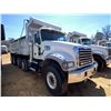 Image 4 : 2012 MACK GU713 Dump Truck