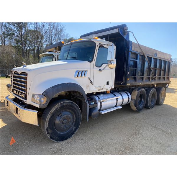 2009 MACK GU713 Dump Truck