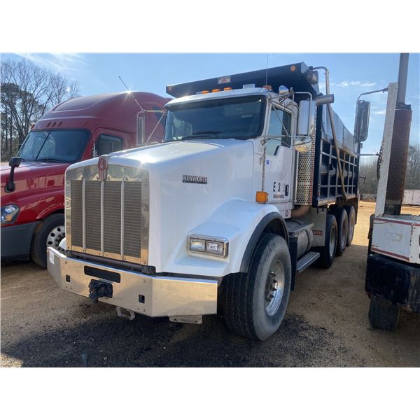 2011 KENWORTH T800 Dump Truck