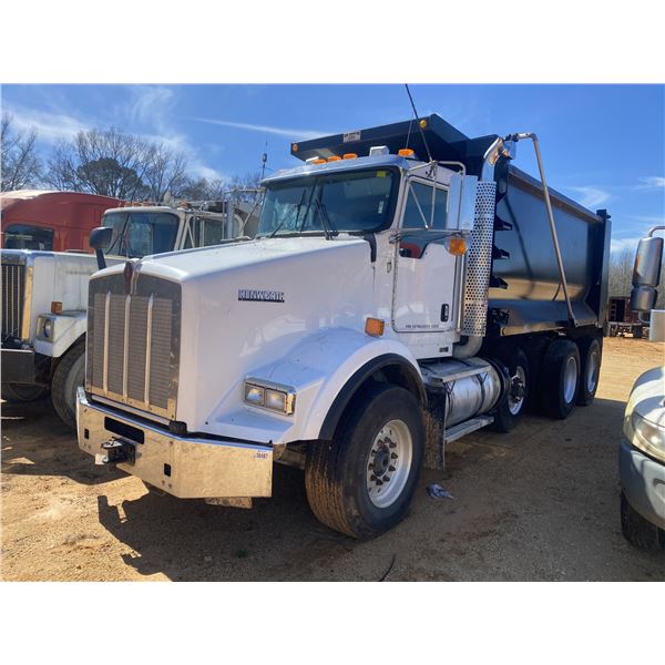 2015 KENWORTH T800 Dump Truck