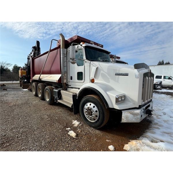 2015 KENWORTH T800 Dump Truck