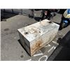 Image 1 : METAL TANK