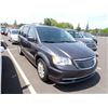 Image 2 : 2016 Chrysler Town and Country