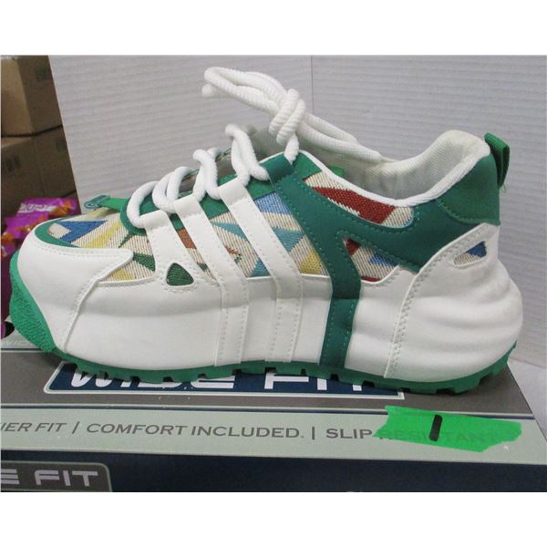 SKETCHERS BREATHABLE SNEAKERS (SIZE 8)