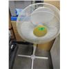 Image 2 : 16" OSCILLATING FLOOR FAN