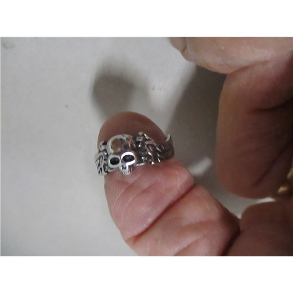 SILVER COLORED RING (SIZE 7.5)