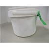 Image 2 : PAIL C/W SCREWS