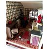 Image 7 : Christmas Themed Doll House