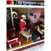 Image 8 : Christmas Themed Doll House