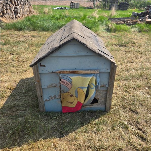 Dog House with Heat Lamp - 4' long x 3' wide