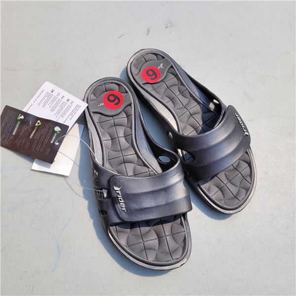 NWT Ridger Slip On Sandals - Sz 6