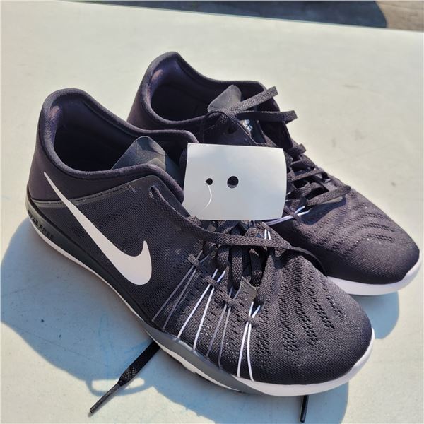 NWT Nike Black Running Shoes, Sz 7