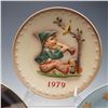 Image 5 : 8pc Collection of Goebel M.I. Hummel Figurines and Collector Plates