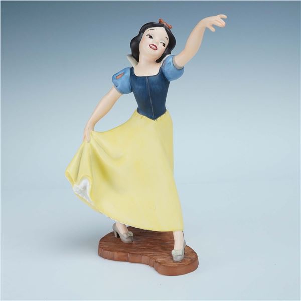Walt Disney Classics Figurine, Snow White "The Fairest One of All"