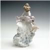 Image 2 : Lladro Porcelain Figurine, Spring Splendor 01005898